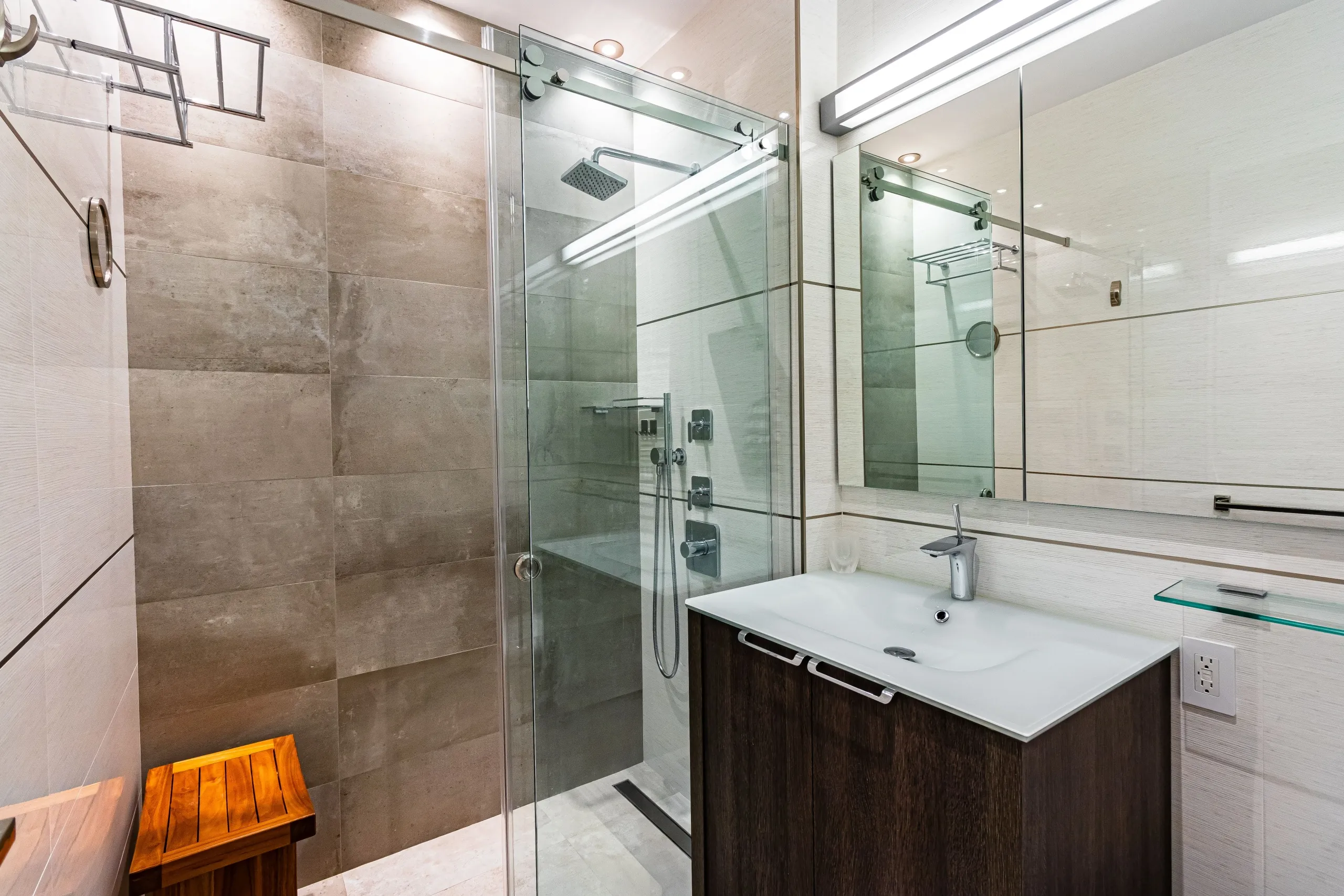 Manhattan New Bathroom Renovation: Modern Spa-Inspired Design - Photo 1