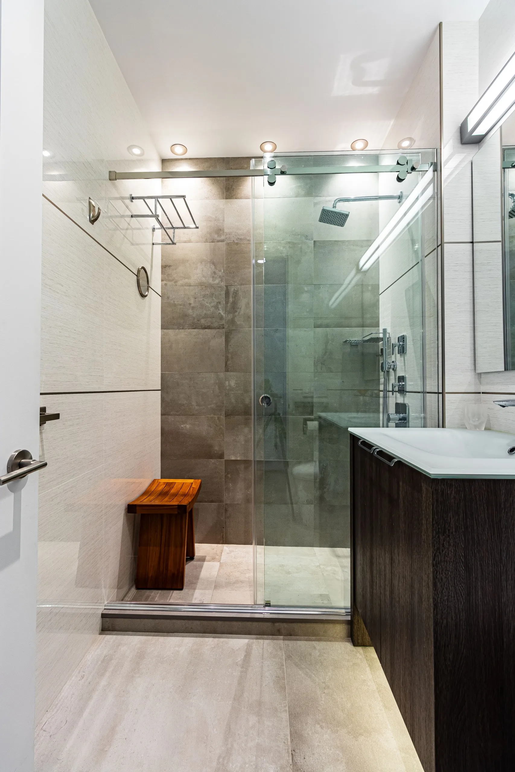 Manhattan New Bathroom Renovation: Modern Spa-Inspired Design - Photo 2