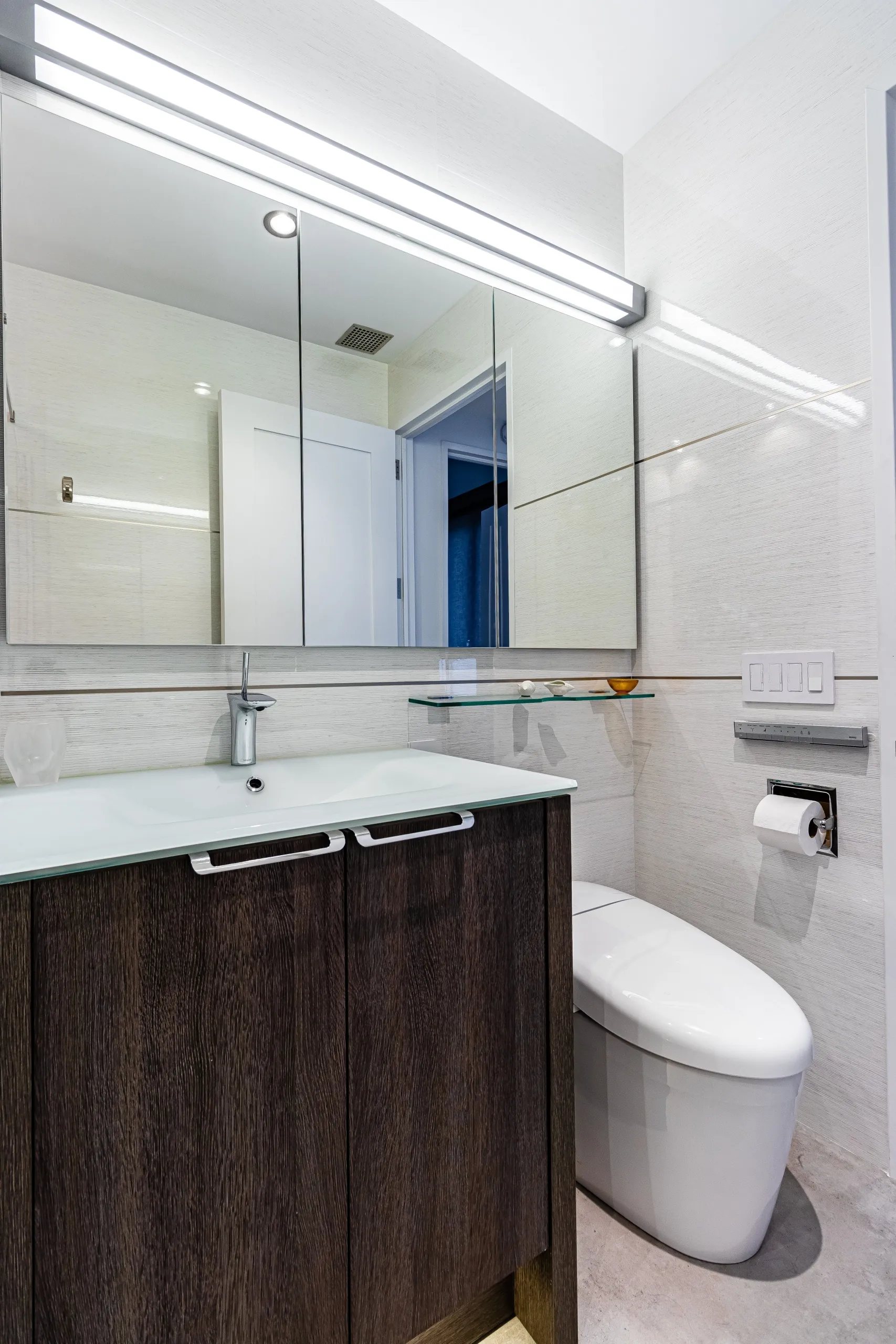 Manhattan New Bathroom Renovation: Modern Spa-Inspired Design - Photo 3