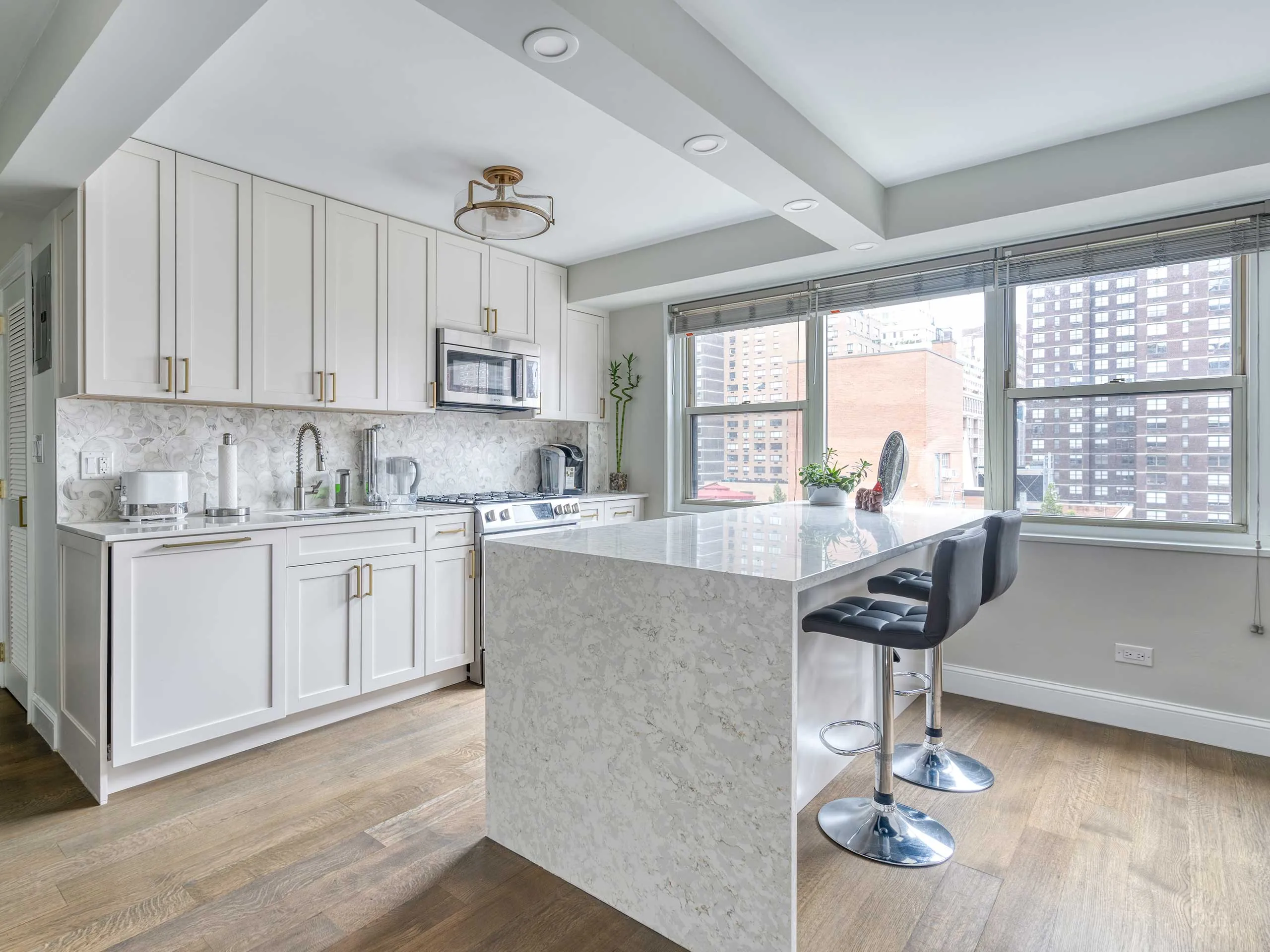 Manhattan New Kitchen Renovation: Sleek Modern Design - Photo 2
